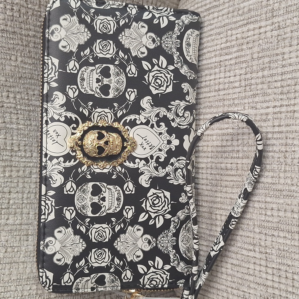 Betsey Johnson Sugar Skull Zip Around Wallet